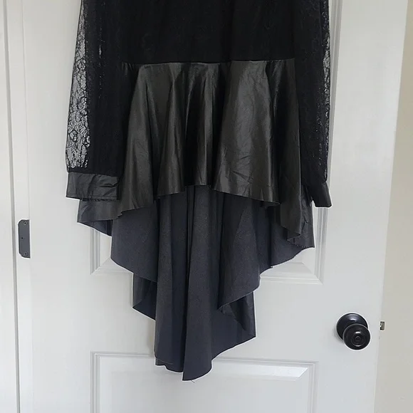 NWT ASHLEY STEWART BLACK LACE & FAUX LEATHER HI LOW GOTHIC TOP SIZE 14/16 - Picture 6 of 16